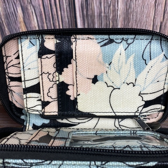 Sakroots Wristlet With Blue, Cream & Black Floral Print - Picture 6 of 7